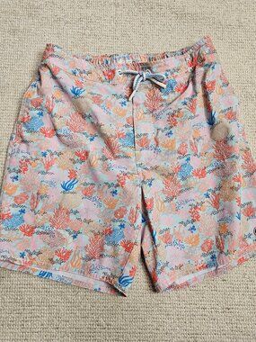 Johnnie-O Men's Marta Swim Trunks Shorts Medium M Coral Print Beach Summer